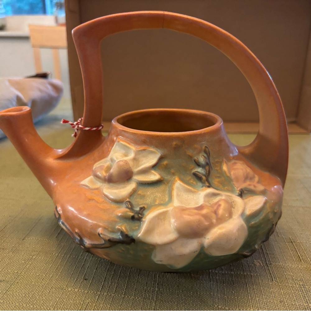 Roseville Magnolia Teapot no lid 4 Orange and Cream